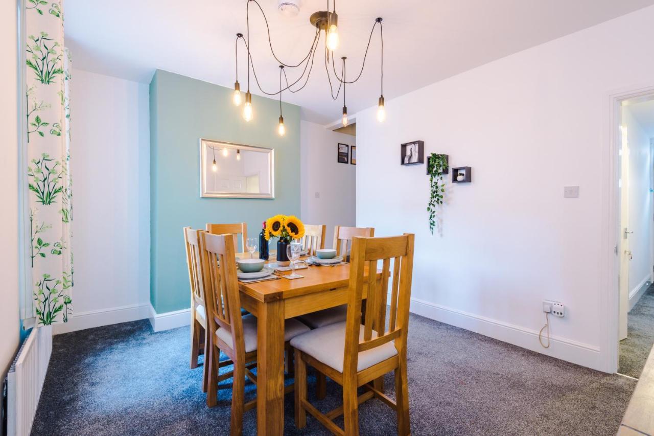Spacious 2-Bed City-Centre Cottage In Chester By 53 Degrees Property - Ideal For Groups & Couples - Sleeps 6 Dış mekan fotoğraf