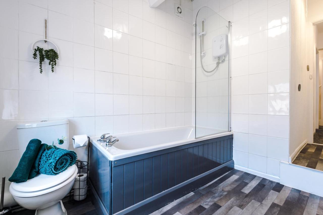 Spacious 2-Bed City-Centre Cottage In Chester By 53 Degrees Property - Ideal For Groups & Couples - Sleeps 6 Dış mekan fotoğraf