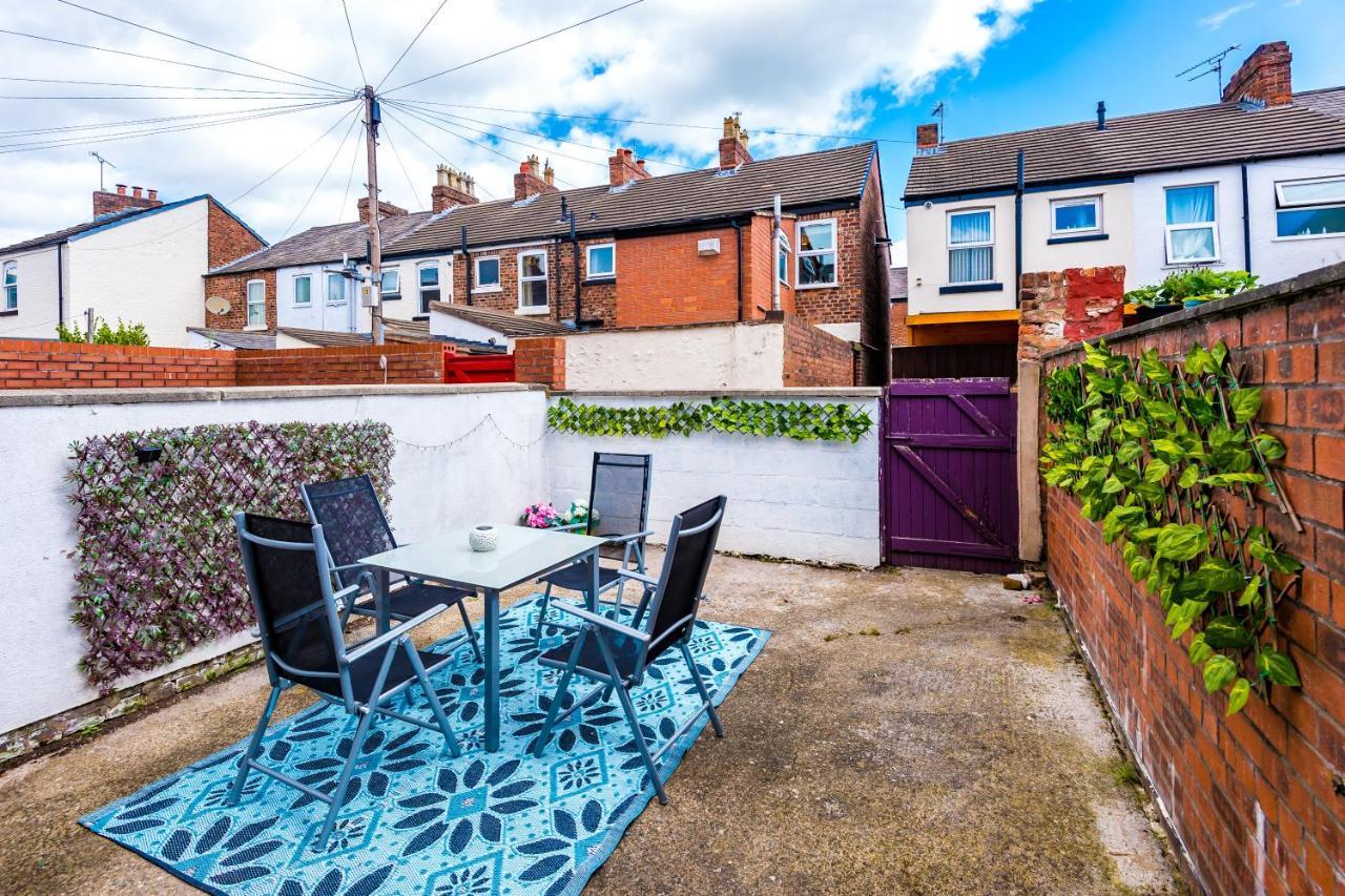 Spacious 2-Bed City-Centre Cottage In Chester By 53 Degrees Property - Ideal For Groups & Couples - Sleeps 6 Dış mekan fotoğraf