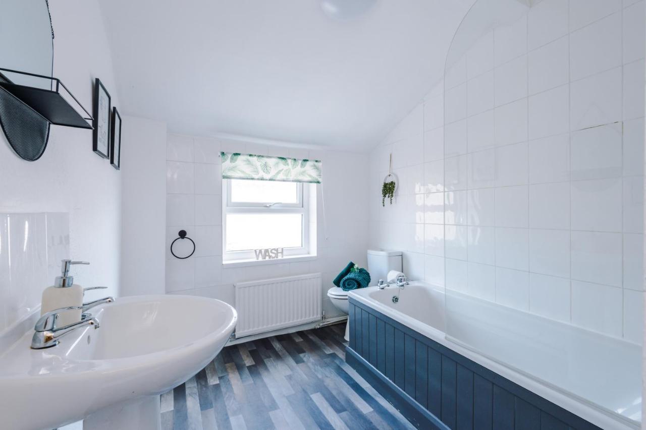 Spacious 2-Bed City-Centre Cottage In Chester By 53 Degrees Property - Ideal For Groups & Couples - Sleeps 6 Dış mekan fotoğraf